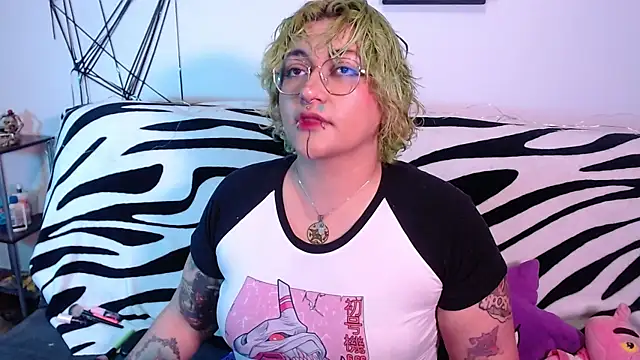 Snapshot of XxGreenGoodxX chatting on 02.19.26 XxGreenGoodxX online show from 02.19.26