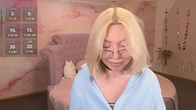 Snapshot of Wendy_Waves chatting on 11.23.25 Wendy Waves online show from 11.23.25