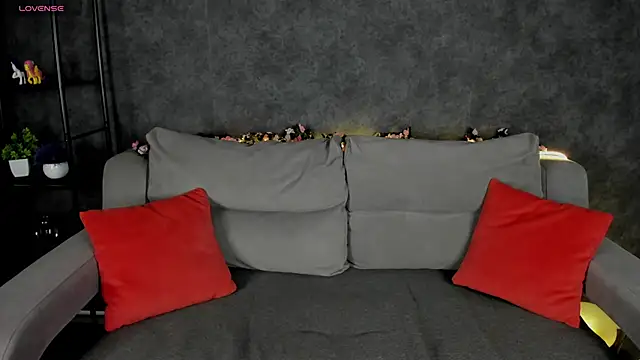 Lori Blossom online show from 02.18.26