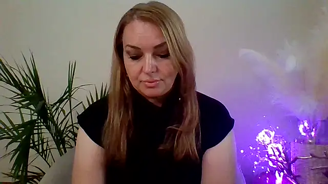 Snapshot of Eshavira chatting on 09.14.25 Eshavira online show from 09.14.25