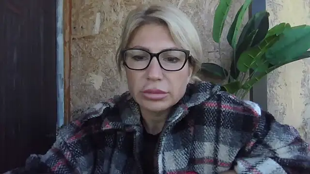 Snapshot of fox_red_lady7 chatting on 09.14.25 fox red lady7 online show from 09.14.25