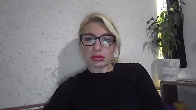 Snapshot of fox_red_lady7 chatting on 10.13.25 fox red lady7 online show from 10.13.25