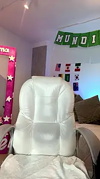 Snapshot of LUNAA___ chatting on 07.14.26 LUNAA online show from 07.14.26