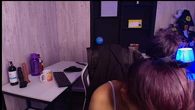 Snapshot of Mia_Esposito2 chatting on 10.24.25 Mia Esposito2 online show from 10.24.25