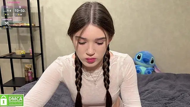 Snapshot of MollyBaby chatting on 10.23.25 MollyBaby online show from 10.23.25