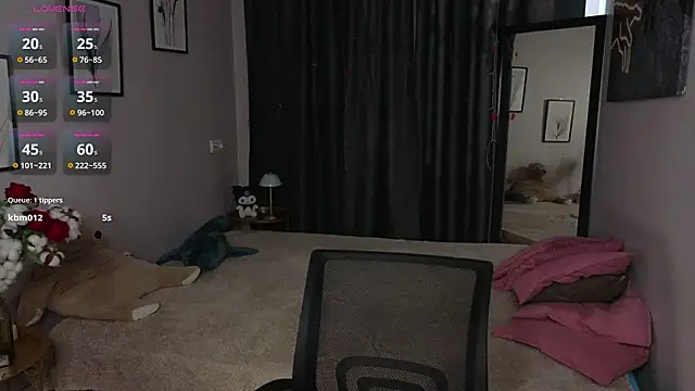 Snapshot of MollyBaby chatting on 06.18.26 MollyBaby online show from 06.18.26