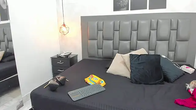 dakota roussee online show from 02.10.26