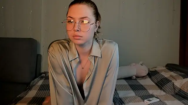 Snapshot of sunflare_soul chatting on 09.25.25 sunflare soul online show from 09.25.25