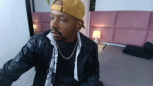 Snapshot of muller_asher chatting on 10.17.25 muller asher online show from 10.17.25