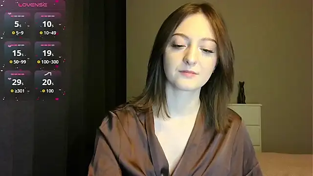 white liillyy online show from 04.04.26