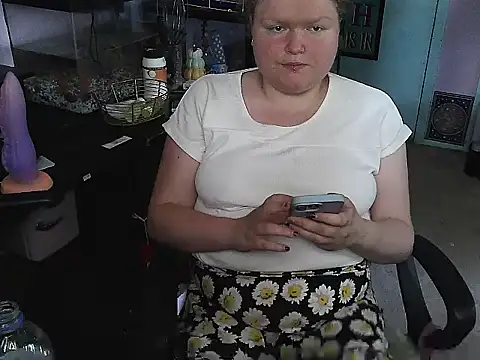 Snapshot of KadiSparkle chatting on 09.17.25 KadiSparkle online show from 09.17.25