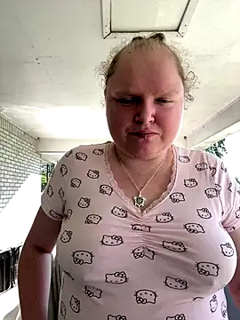 Snapshot of KadiSparkle chatting on 09.26.25 KadiSparkle online show from 09.26.25