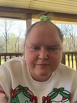 Snapshot of KadiSparkle chatting on 03.28.26 KadiSparkle online show from 03.28.26