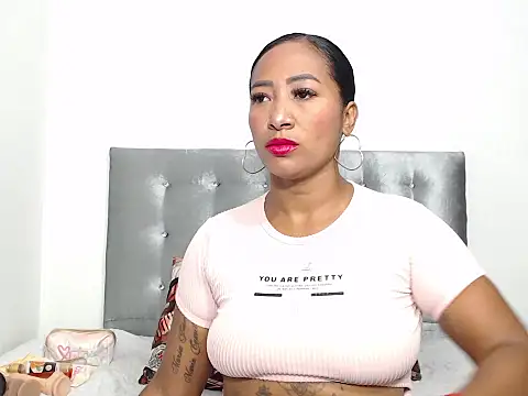 Snapshot of Luxuryebony69 chatting on 03.02.26 Luxuryebony69 online show from 03.02.26