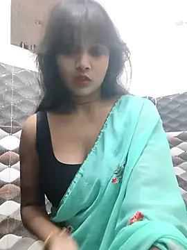 Snapshot of RAYI_Queen_2 chatting on 10.21.25 RAYI Queen 2 online show from 10.21.25