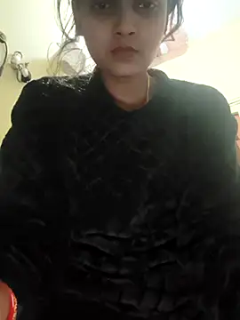 Snapshot of RAYI_Queen_2 chatting on 10.30.25 RAYI Queen 2 online show from 10.30.25