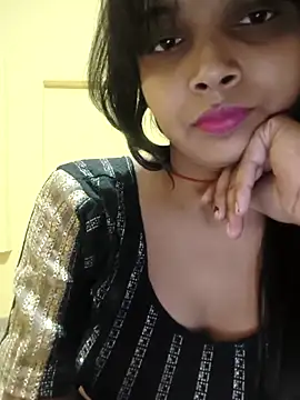 Snapshot of RAYI_Queen_2 chatting on 11.09.25 RAYI Queen 2 online show from 11.09.25