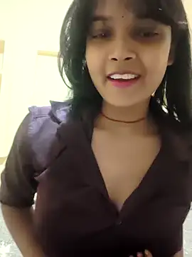 Snapshot of RAYI_Queen_2 chatting on 11.10.25 RAYI Queen 2 online show from 11.10.25