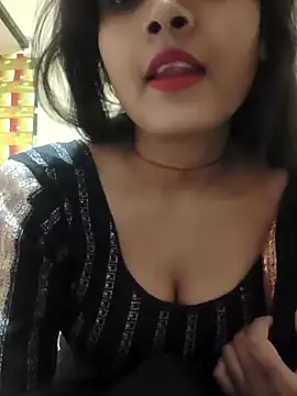 Snapshot of RAYI_Queen_2 chatting on 11.14.25 RAYI Queen 2 online show from 11.14.25