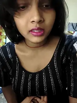 Snapshot of RAYI_Queen_2 chatting on 11.24.25 RAYI Queen 2 online show from 11.24.25