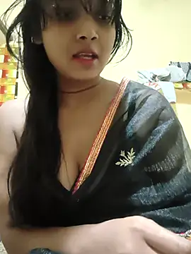 Snapshot of RAYI_Queen_2 chatting on 11.25.25 RAYI Queen 2 online show from 11.25.25