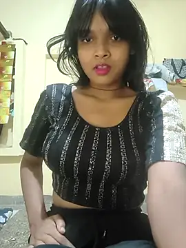 Snapshot of RAYI_Queen_2 chatting on 11.27.25 RAYI Queen 2 online show from 11.27.25