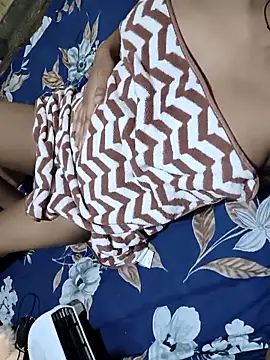 Snapshot of RAYI_Queen_2 chatting on 02.14.26 RAYI Queen 2 online show from 02.14.26