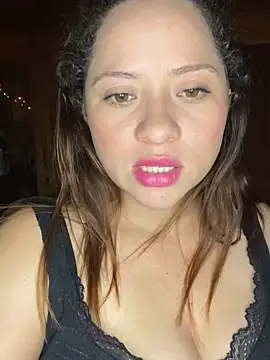 Snapshot of sabrossa chatting on 12.17.25 sabrossa online show from 12.17.25