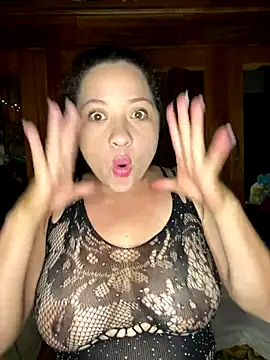 Snapshot of sabrossa chatting on 12.19.25 sabrossa online show from 12.19.25