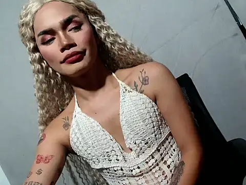 Snapshot of hugecockbabe chatting on 03.23.26 hugecockbabe online show from 03.23.26