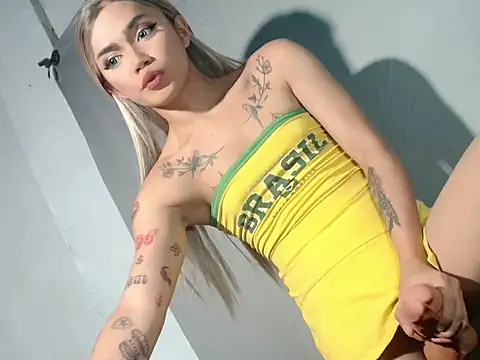 Snapshot of hugecockbabe chatting on 03.26.26 hugecockbabe online show from 03.26.26