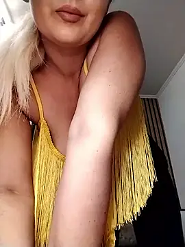 Snapshot of Mayaaaaaa_ chatting on 12.02.25 Mayaaaaaa online show from 12.02.25