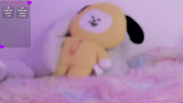 Snapshot of Chloemin chatting on 10.27.25 Chloemin online show from 10.27.25