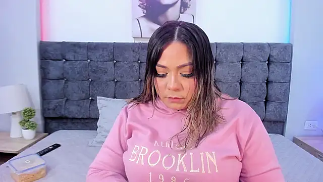 Snapshot of isabella_horney_ chatting on 09.29.25 isabella horney online show from 09.29.25