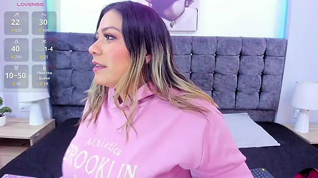 Snapshot of isabella_horney_ chatting on 11.06.25 isabella horney online show from 11.06.25