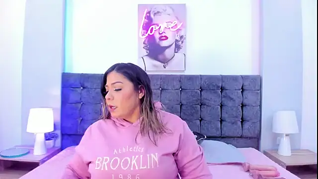 Snapshot of isabella_horney_ chatting on 11.28.25 isabella horney online show from 11.28.25