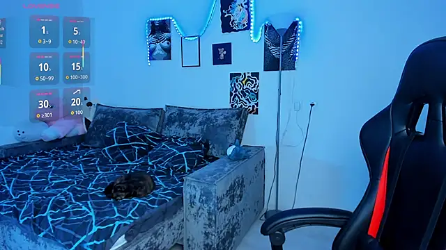 Snapshot of cute_little_ass chatting on 10.05.25 cute little ass online show from 10.05.25