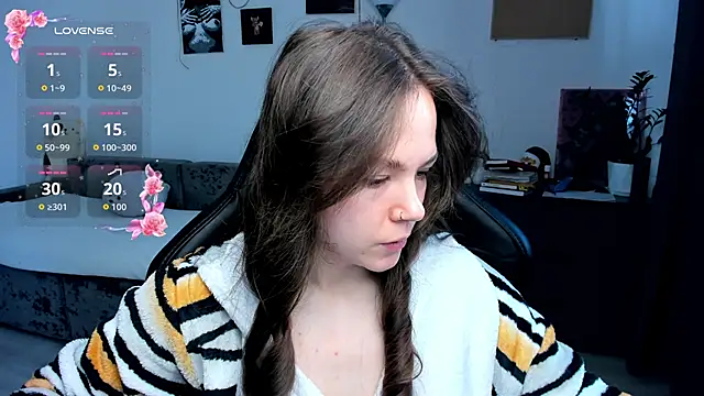 Snapshot of cute_little_ass chatting on 02.27.26 cute little ass online show from 02.27.26