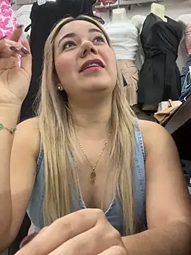 Snapshot of Fabii15 chatting on 09.11.25 Fabii15 online show from 09.11.25