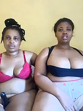 Snapshot of Prettyboobiesx chatting on 10.10.25 Prettyboobiesx online show from 10.10.25