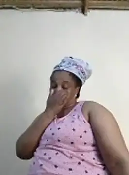 Snapshot of Prettyboobiesx chatting on 10.28.25 Prettyboobiesx online show from 10.28.25