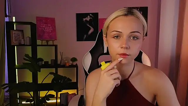 Snapshot of Charlotte_Colinss chatting on 06.22.26 Charlotte Colinss online show from 06.22.26