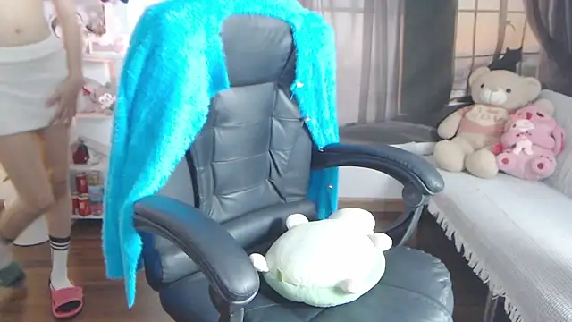 Snapshot of Suzie_Wet_Cave chatting on 10.23.25 Suzie Wet Cave online show from 10.23.25