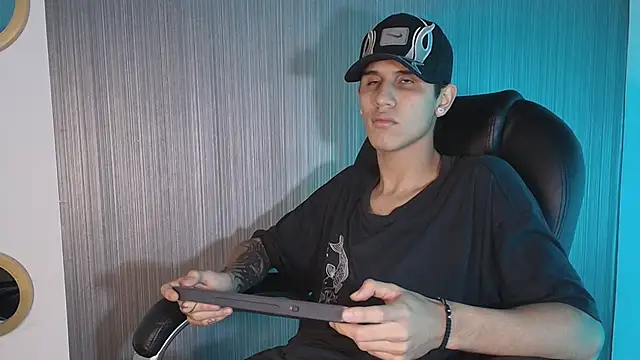 Snapshot of _realwav chatting on 10.13.25 realwav online show from 10.13.25