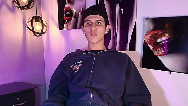 Snapshot of _realwav chatting on 10.14.25 realwav online show from 10.14.25