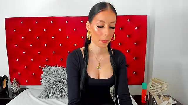 Snapshot of PleasureJasmine chatting on 10.13.25 PleasureJasmine online show from 10.13.25