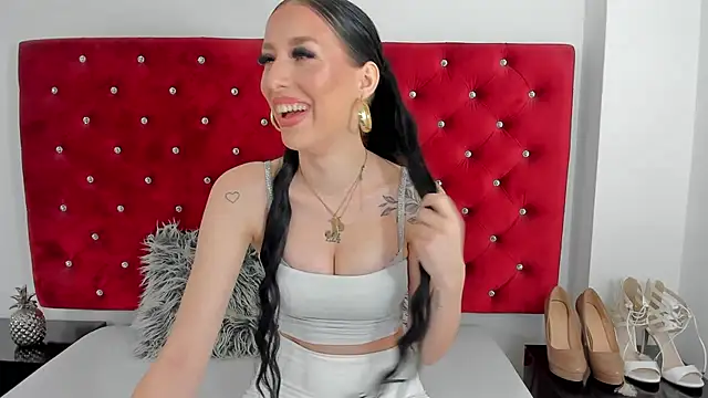 Snapshot of PleasureJasmine chatting on 11.13.25 PleasureJasmine online show from 11.13.25