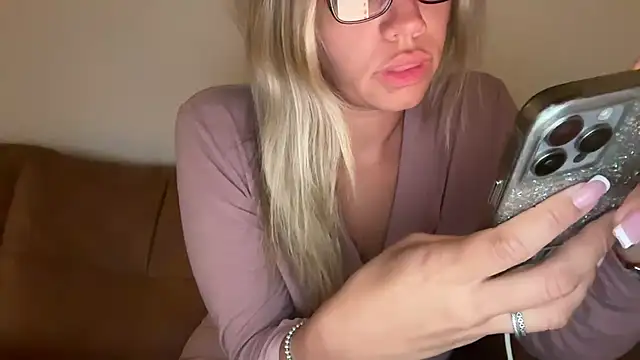 prettyykitty22 online show from 09.21.25