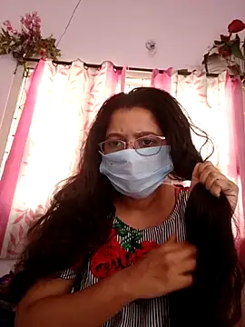 Snapshot of thanusi_2 chatting on 12.16.25 thanusi 2 online show from 12.16.25