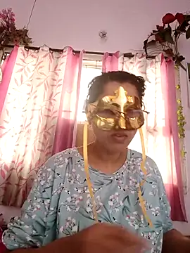 Snapshot of thanusi_2 chatting on 12.18.25 thanusi 2 online show from 12.18.25